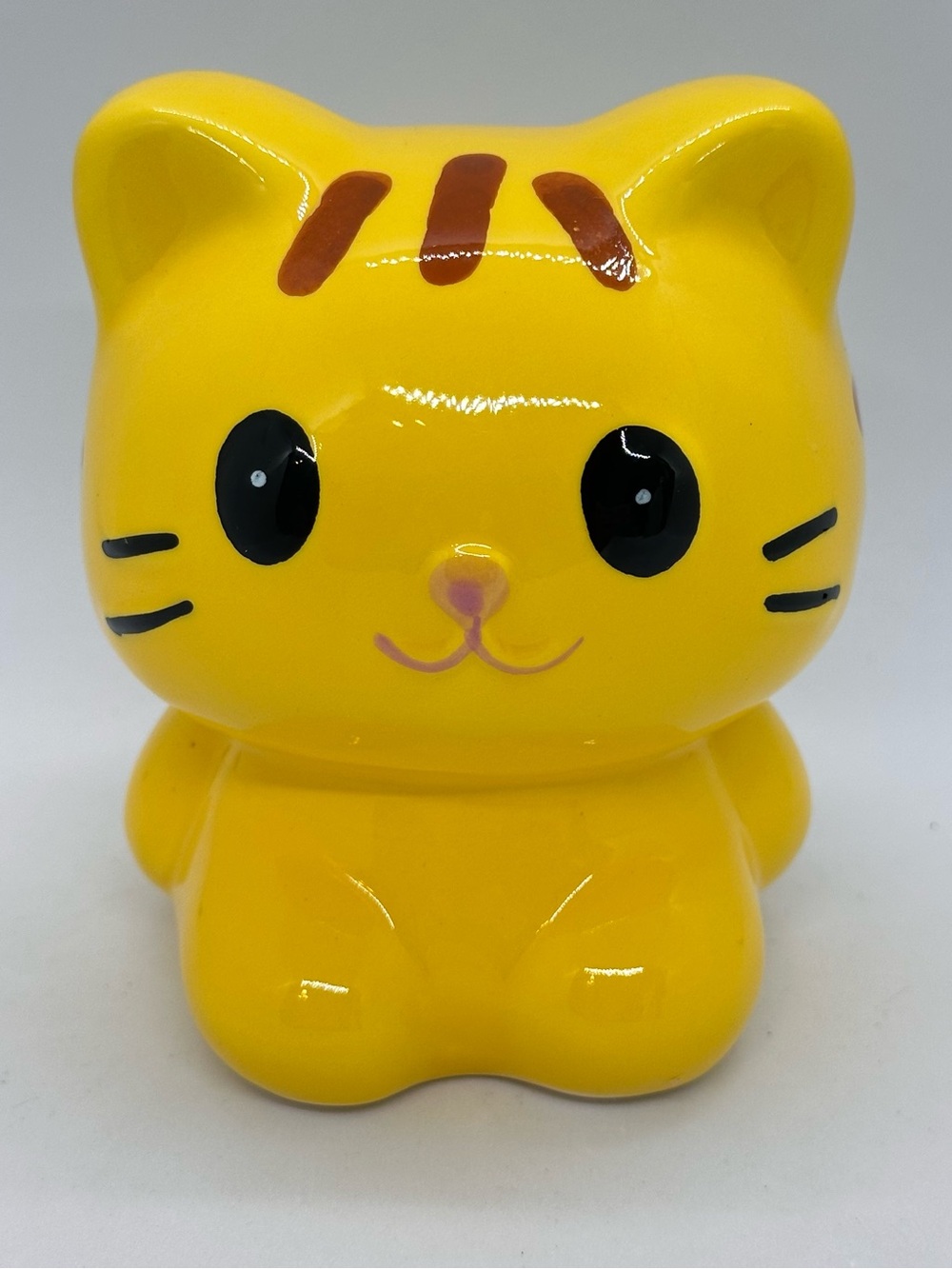 Kawaii Yellow Tabby Cat Piggy Bank 4.5" Ceramic Figurine Cute *Missing Stopper*
